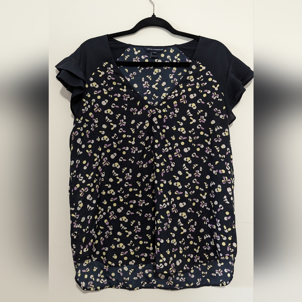 French Connection Top. V Neck, flutted sleeves Size US-10